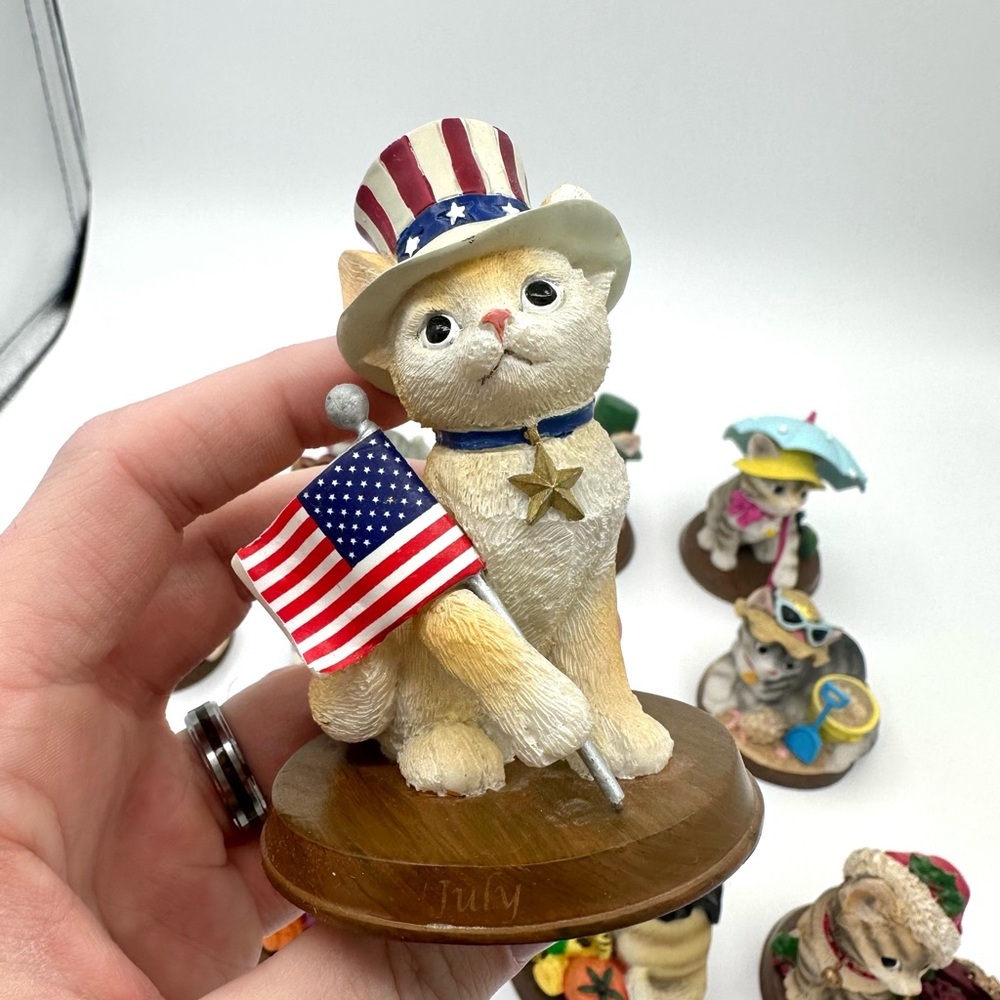 The Bradford Exchange Cat Purr-fect Perpetual Calendar Figures - Missing Jan - Picture 10 of 16